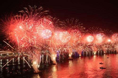 Pháo hoa rực rỡ khắp thế giới chào năm mới 2025