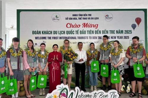 Bến Tre chào đón đoàn khách du lịch quốc tế đầu tiên năm mới 2025
