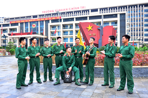 Đàn bên súng