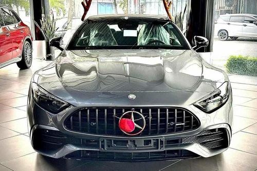 Cận cảnh Mercedes-AMG SL43 2024 chạy 6969 km lỗ cả tỷ đồng