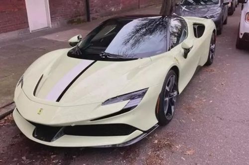 Tên trộm chạy trốn cảnh sát bằng siêu xe Ferrari SF90 và cái kết