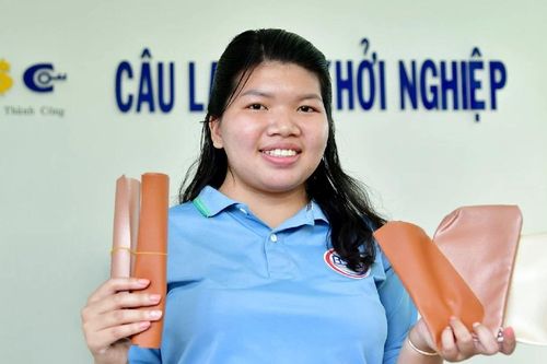 Sinh viên chế tạo da từ vỏ xoài