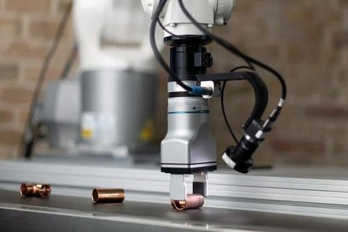 Công ty Đức nỗ lực chế tạo robot công nghiệp 'giống người' hơn