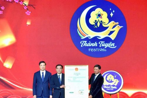 Tuyên Quang được trao chứng nhận nhãn hiệu Lễ hội Thành Tuyên
