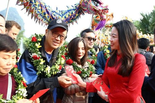 Di sản thế giới Phong Nha-Kẻ Bàng đón những vị khách đầu tiên xông đất năm mới