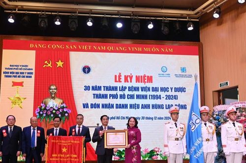 Bệnh viện Đại học Y Dược TP HCM nhận danh hiệu Anh hùng Lao động