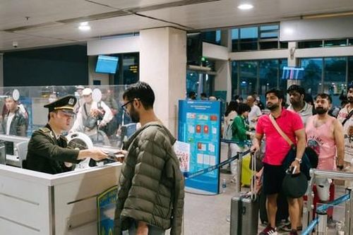 Cảnh tượng bất ngờ trong giờ cao điểm tại sân bay Tân Sơn Nhất ngày Tết dương lịch
