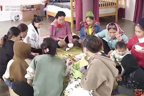 Bữa cơm đoàn tụ ở Làng Nủ gây xúc động trong ngày đầu năm 2025