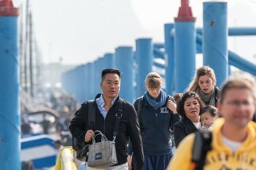 Nha Trang, vịnh Hạ Long hút khách quốc tế ngày đầu năm