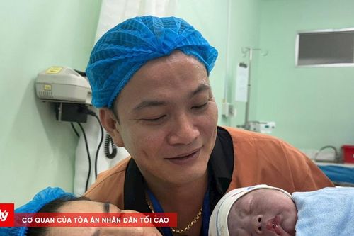 Chào đón những công dân nhí đầu tiên của TP.HCM trong năm mới