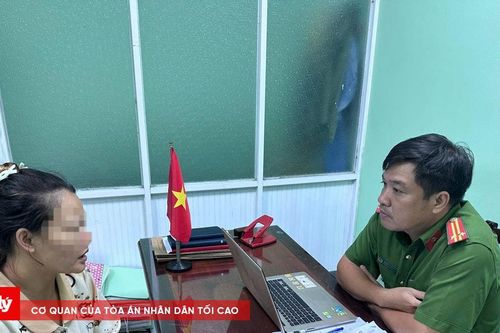 Bắt khẩn cấp người phụ nữ đánh nhân viên gác chắn tàu