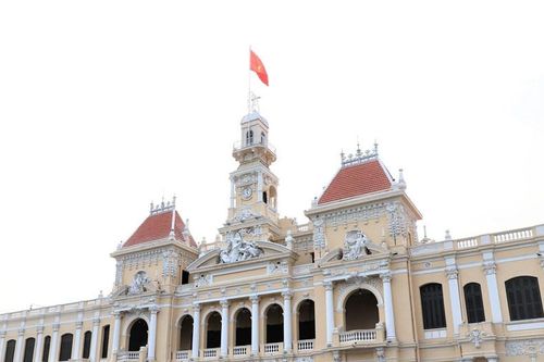 Ai là chủ tịch đầu tiên của TPHCM?