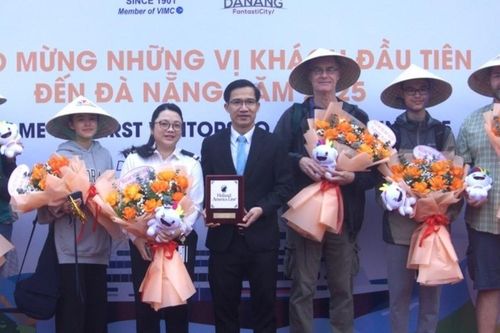 Siêu du thuyền đưa gần 2.000 du khách đến Đà Nẵng ngày đầu năm