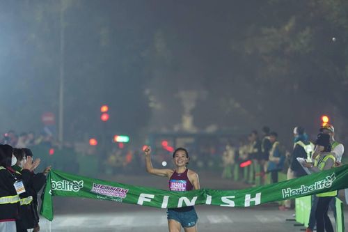 Nguyễn Thị Oanh 'sưu tập' thêm KLQG bán marathon