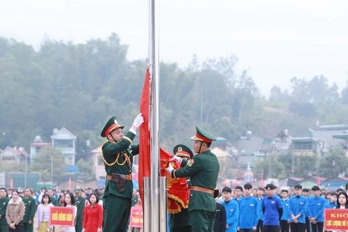 Xúc động Lễ Chào cờ chào Năm mới 2025 tại Lai Châu