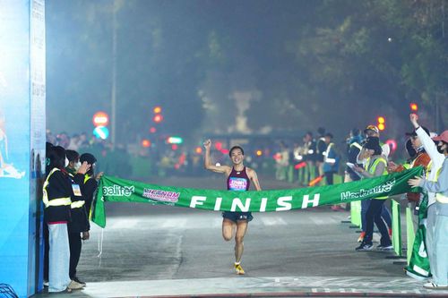 Kỷ lục gia Nguyễn Thị Oanh vô địch giải Bán marathon quốc tế Việt Nam 2025