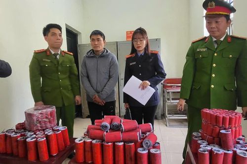 Thu giữ hơn 100 kg pháo lậu với kích cỡ lớn