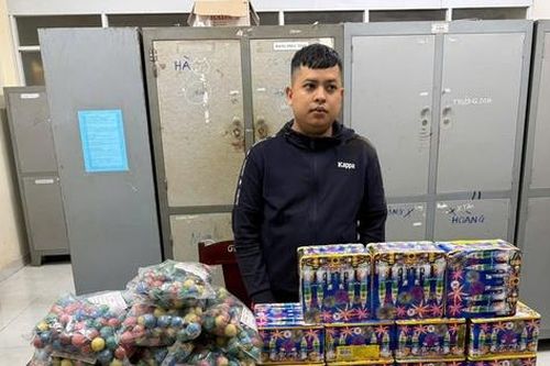 Bắt nam thanh niên nghiện ma túy, vận chuyển pháo lậu đi tiêu thụ