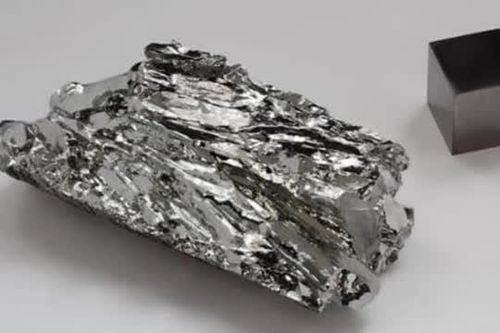 Viên đá đắt hơn trăm lần kim cương, chỉ 1 gram giá trị hơn 700kg vàng: Vì sao đeo nó giống như tự tìm đến cái chết?