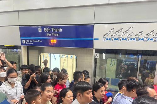 TPHCM: Tăng tần suất chạy tàu metro số 1 để phục vụ người dân