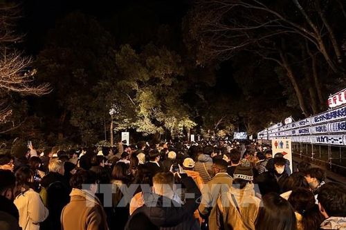 Tokyo đón chào năm mới bằng nghi lễ truyền thống