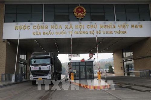 Xuất nhập khẩu hàng hóa qua cửa khẩu Lào Cai ngày đầu năm đạt trên 1,6 triệu USD