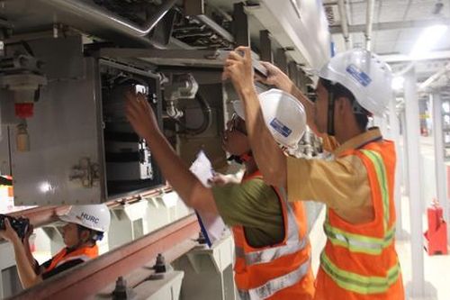 Những người thầm lặng sau mỗi chuyến tàu metro số 1