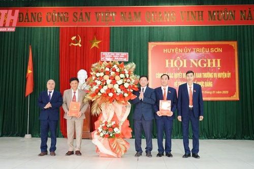 Huyện ủy Triệu Sơn công bố các Quyết định về thành lập tổ chức Đảng