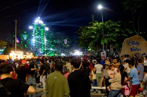 Người dân Biên Hòa tưng bừng chào đón Countdown mừng năm mới 2025