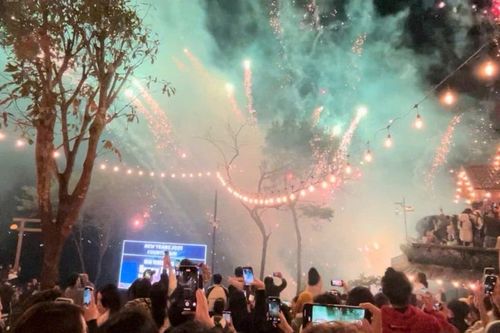 Hàng ngàn bạn trẻ đổ về phố núi Pleiku đón Countdown 2025