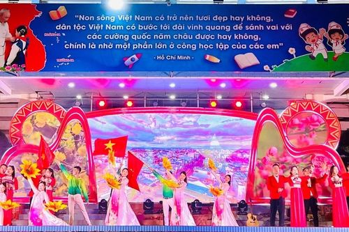 Pleiku: Sôi nổi chương trình văn nghệ 'Chào năm mới 2025'