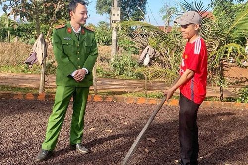 Những cán bộ Công an xã hết lòng vì dân
