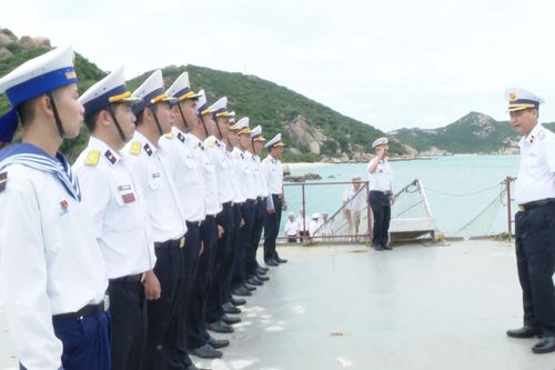 Tư lệnh Vùng 4 Hải quân: Kiểm tra, động viên cán bộ, chiến sĩ Tàu 26 nhân dịp năm mới