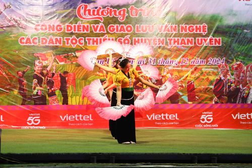 Chương trình công diễn và giao lưu văn nghệ các dân tộc thiểu số huyện Than Uyên