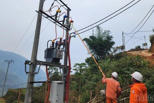 Đưa điện về Sín Chải
