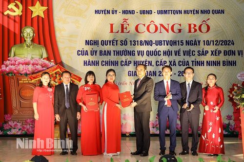 Lễ công bố quyết định thành lập Đảng bộ thị trấn Nho Quan