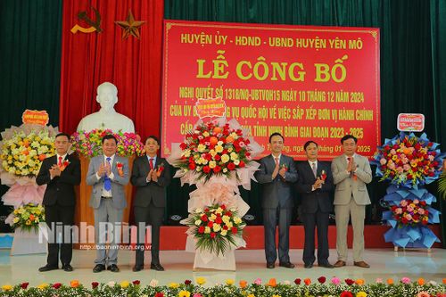 Huyện Yên Mô công bố Quyết định về việc sáp nhập xã Mai Sơn và Khánh Thượng; thành lập thị trấn Yên Thịnh