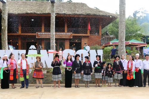 Phú Thọ: Đón hơn 13.800 lượt khách du lịch trong ngày đầu năm mới 2025