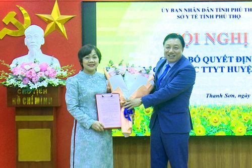 Công bố, trao quyết định bổ nhiệm Giám đốc Trung tâm y tế huyện Thanh Sơn