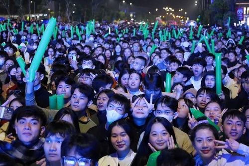 Bùng cháy cùng thời khắc lịch sử chào đón thành phố Huế trực thuộc Trung ương