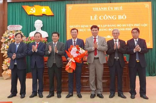 Công bố Quyết định thành lập Đảng bộ huyện Phú Lộc trực thuộc Đảng bộ thành phố Huế