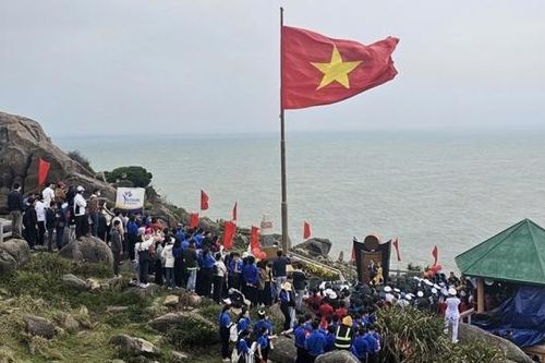 Phú Yên: Linh thiêng lễ chào cờ đầu năm tại Mũi Điện