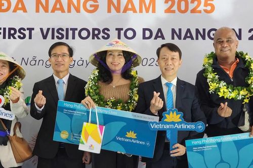 Du khách quốc tế rộn ràng 'xông đất' Đà Nẵng, Quảng Nam trong dịp năm mới 2025