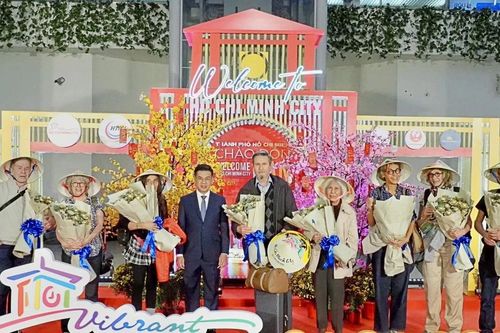 TP. Hồ Chí Minh chào đón đoàn khách quốc tế 'xông đất' năm 2025