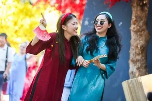 Thủ đô Hà Nội ngày đầu năm mới se lạnh