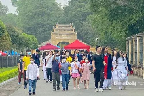 10.000 khách tham quan Hoàng thành Thăng Long ngày đầu năm