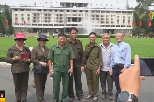 Người dân du lịch 'check in' ngày đầu năm tại TP.HCM