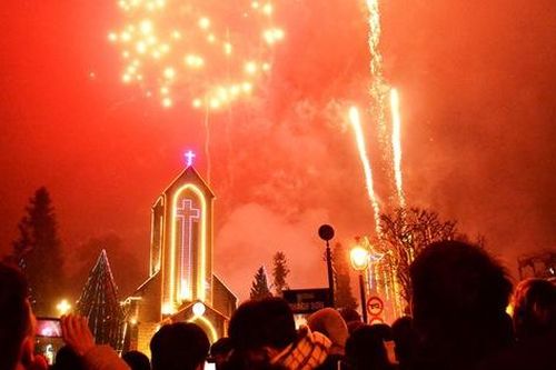 Sa Pa đón chào năm mới 2025 trong rét lạnh 7 độ C