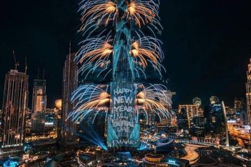 UAE chào đón năm mới 2025 bằng màn pháo hoa và ánh sáng tuyệt mỹ