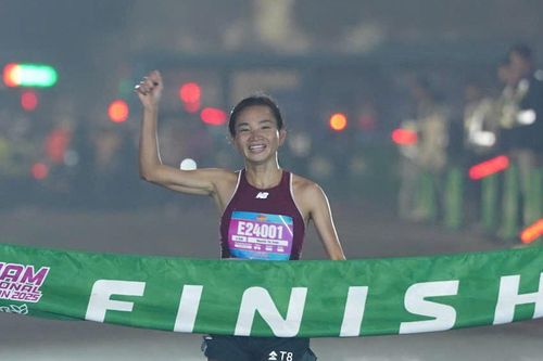 Nguyễn Thị Oanh tạo cột mốc đáng nhớ ở giải Bán Marathon Quốc tế Việt Nam 2025